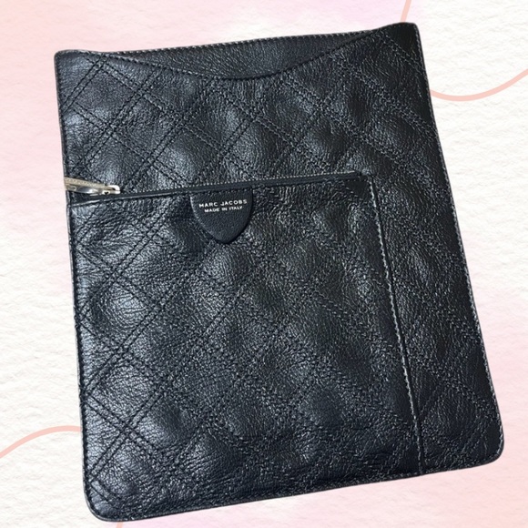 HP🎉Marc Jacobs Quilted iPad Tablet Blk Leather Case Zipper pouch on front - Picture 1 of 15